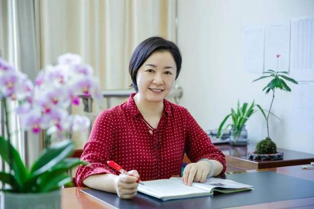 追光良师做一抹追光的金霞无锡市新吴区锡梅实验小学