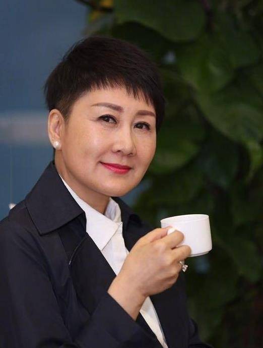 国民婆婆张凯丽28岁爆红34岁嫁豪门发愁女儿嫁不出去