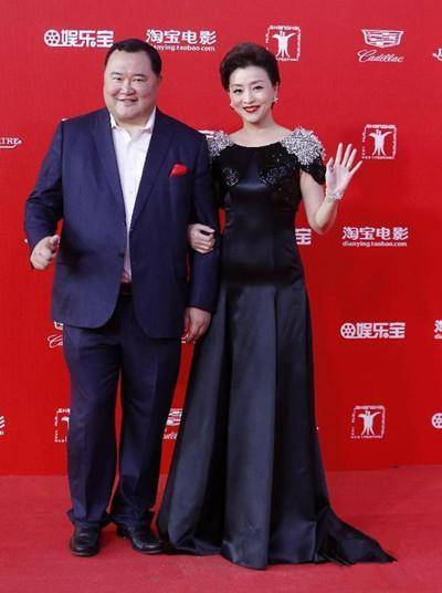 董卿和杨澜同穿紧身裙两人的气质怎么相差这么大呢