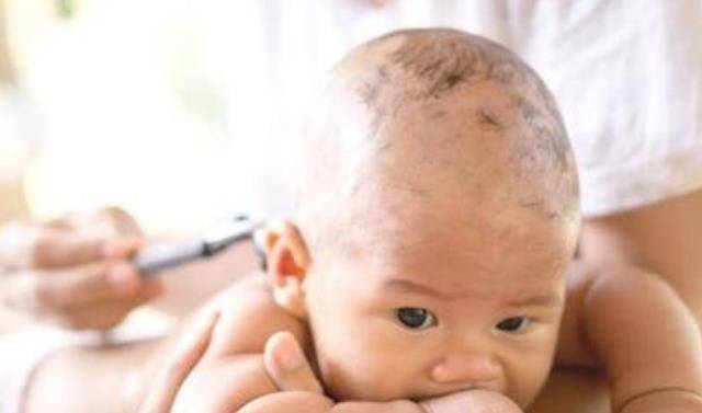 婴儿几个月可以看到光 939235c677684c6f9b10a187232a786d.jpeg