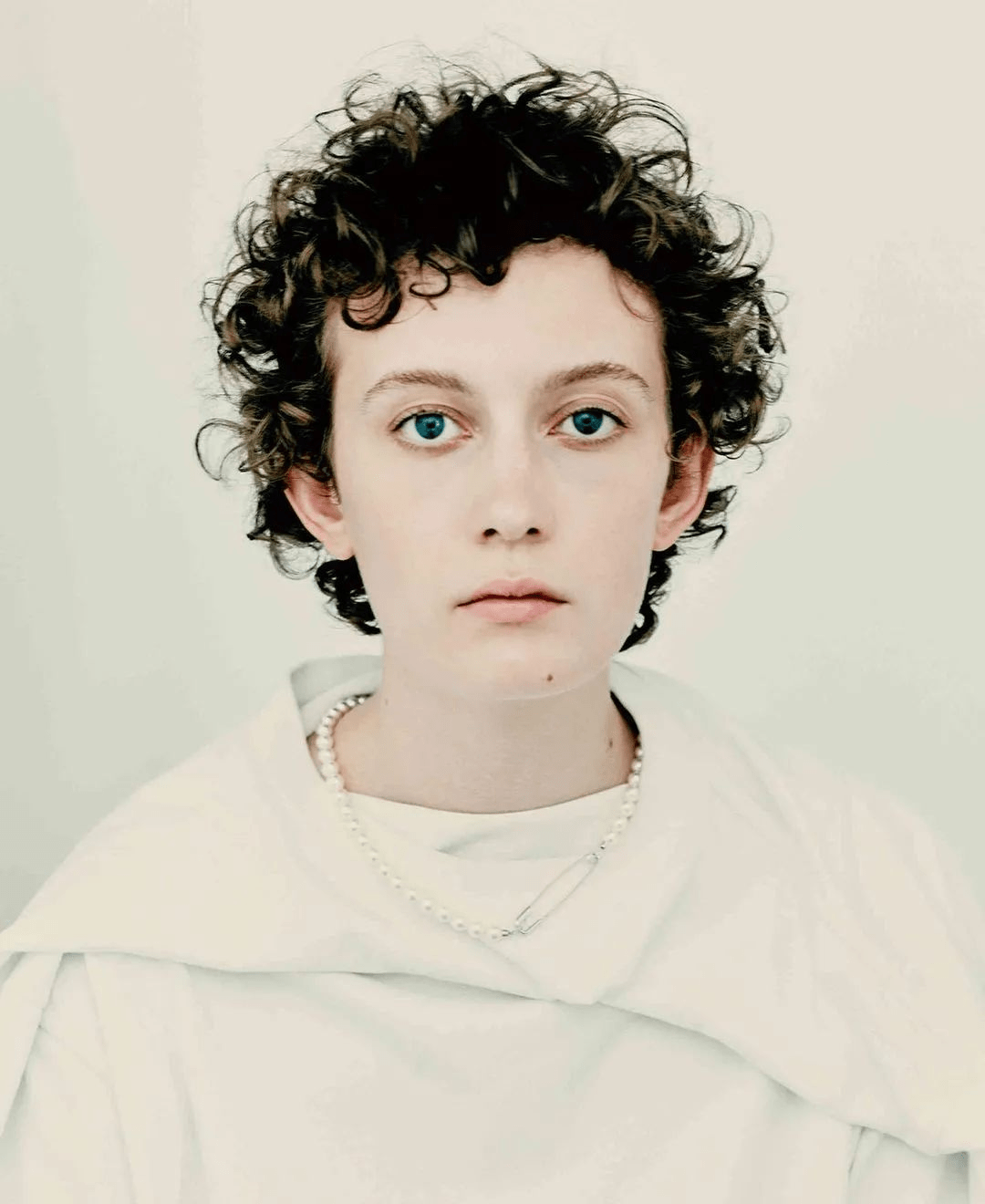 发型那些剪了短发的女明星们，为什么都留不长了？