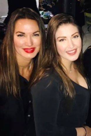 因为妈妈和女儿常被误认为是姐妹，50岁的她太显年轻，快看冻龄秘诀