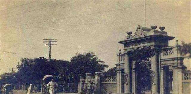 总算将张啸林击毙于上海华格臬路张公馆内,顺利地完成了锄奸任务