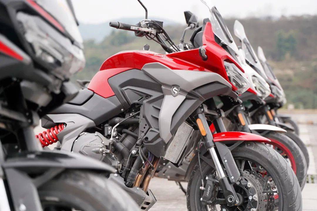 动力充沛操控佳舒适驾控远行无忧赛科龙rx6试驾体验