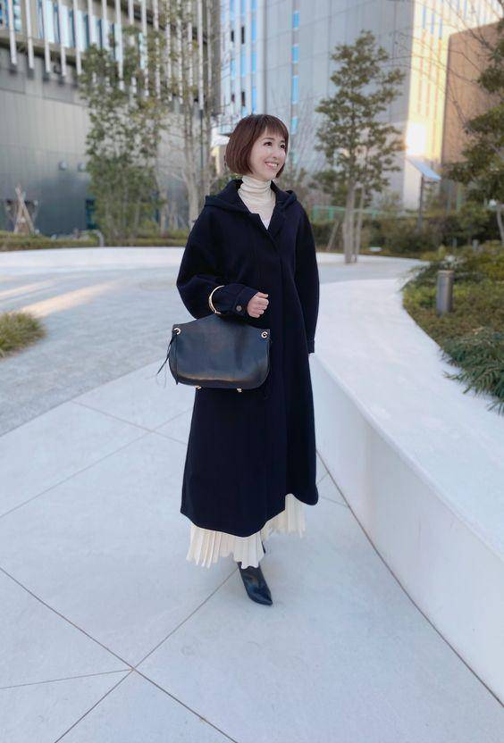 黑色 迷笛裙指的是长度到达膝盖和小腿之间的裙子，也就是俗称的中长款裙子