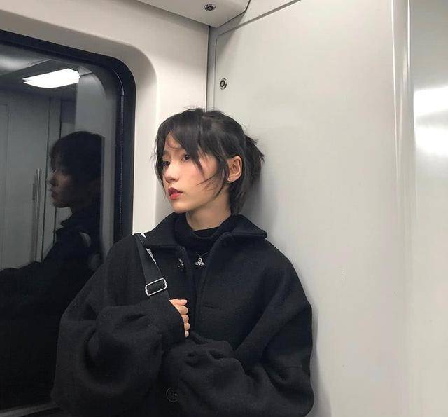 发型|爱情公寓5：诸葛大力火了，坐地铁时被拍到，换了发型后如换脸