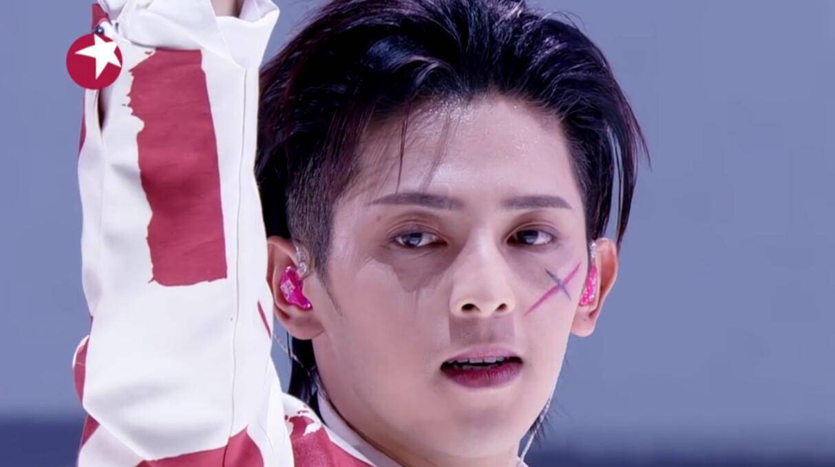 舞台|卡斯柏和符龙飞吵架真的是误会?卡斯柏嘟囔的两个字其实才是真相