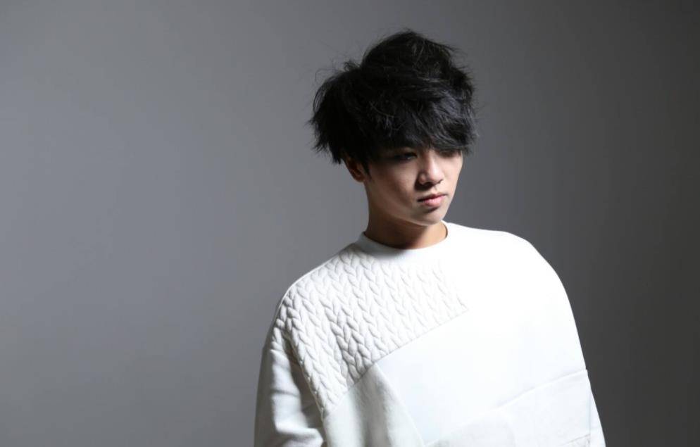 因为|华晨宇：从音乐奇才到“人人喊打”，他到底经历了什么？