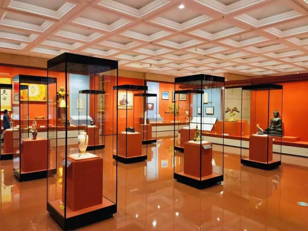 埃克苏带您见证国礼的厚重情谊中篇_和平_外交_瓷塑