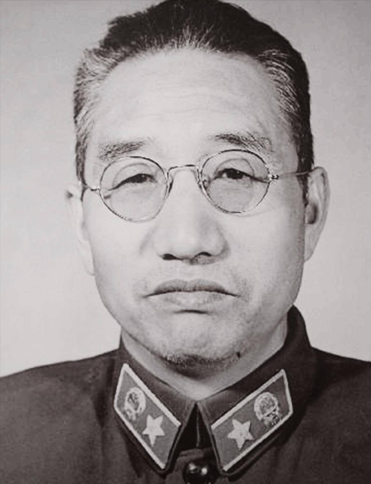 原创徐向前要求儿子徐小岩自己坐公交车回家从来不让司机去接他