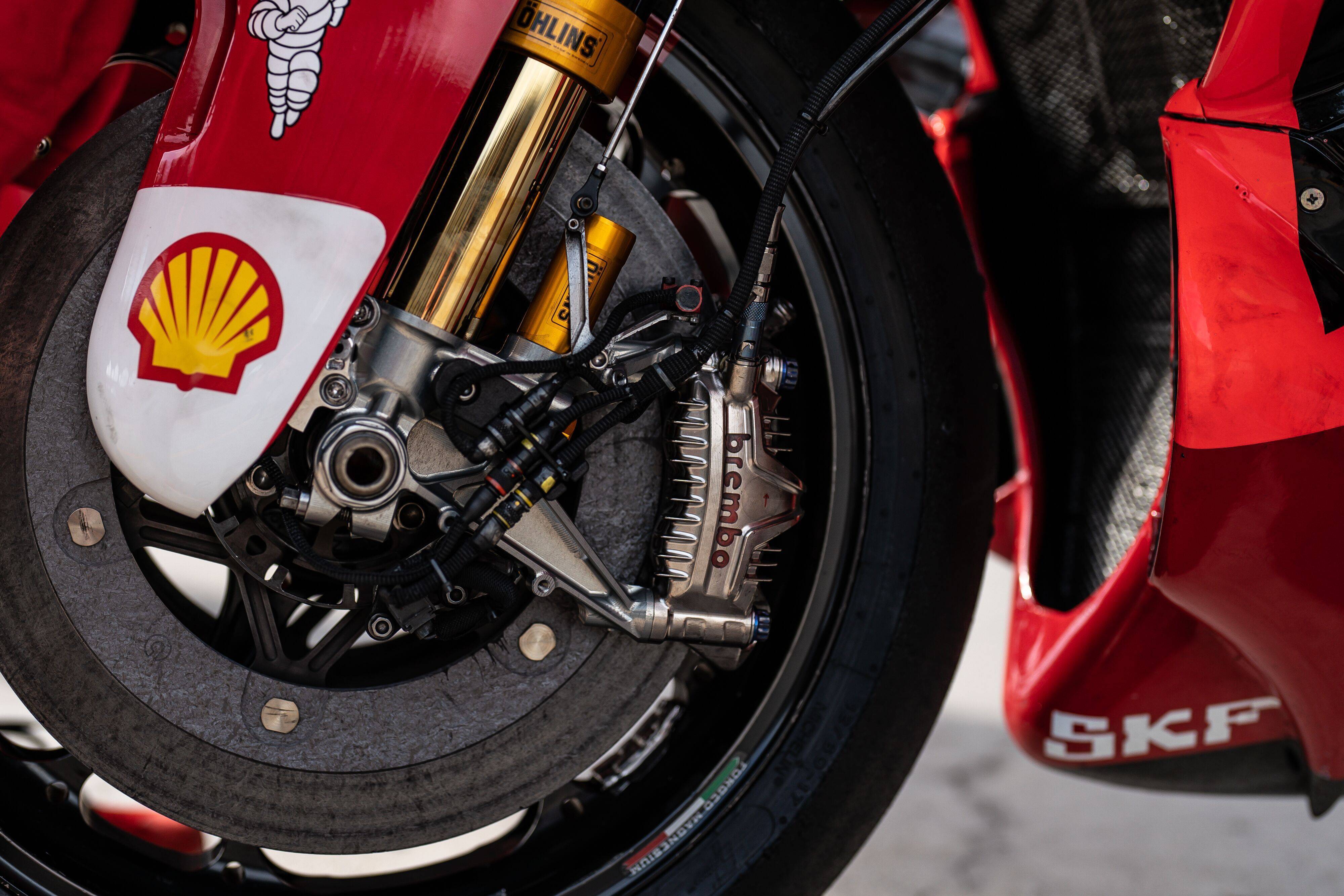 2022世界摩托车锦标赛布雷博创新制动系统碳制动盘卡钳和主缸