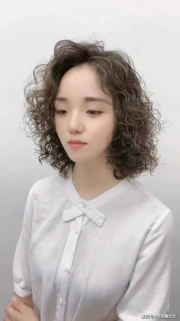 发型发量少的女生适合什么发型?这三种发型显发量又好看,建议你选择