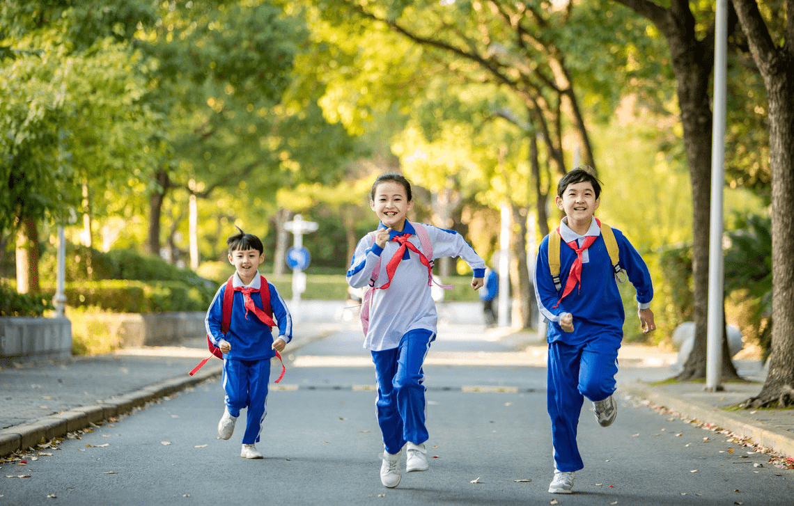 安全感|宝宝上幼儿园哭闹？了解分离焦虑3个阶段7招预防，育儿十全十美