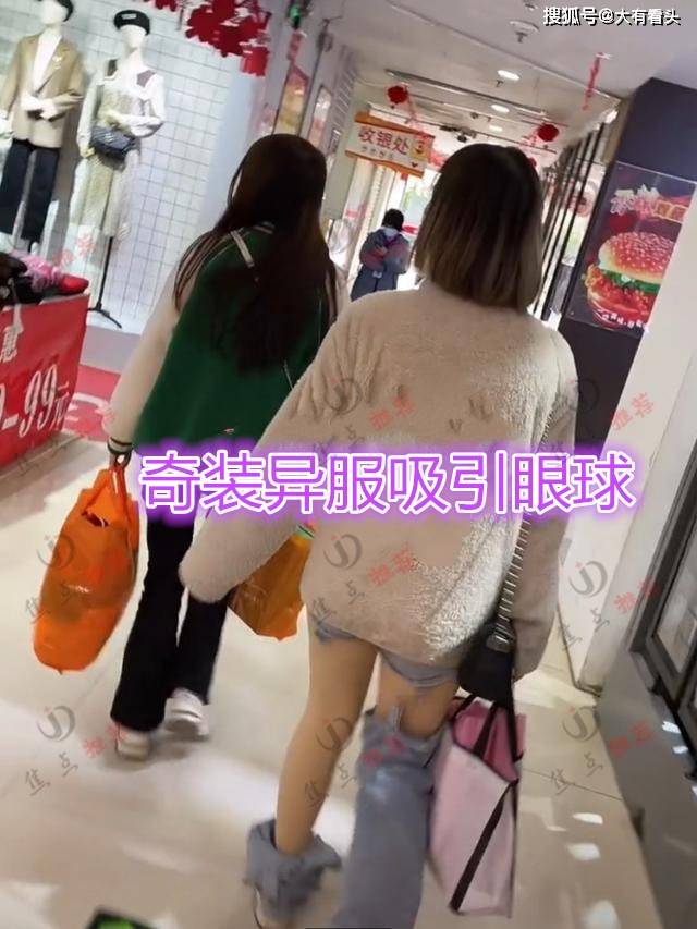 女子 不如不穿！广西女子逛街裤腿掉地上，网友：如果是我女儿就打死她