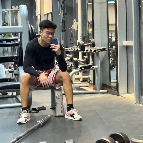 李翔龙明眸行动公益项目是我参军入伍的垫脚石