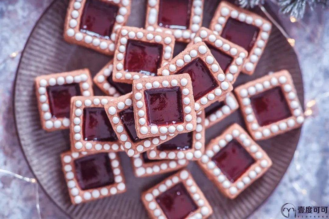 面团|焦糖香中带点辛辣味的巧克力香料曲奇配热葡萄酒果冻。