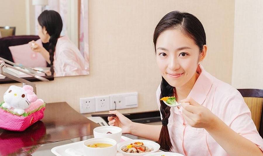 体重|体重超标的女性,起床后坚持做四件事,体重可能会慢慢降下来