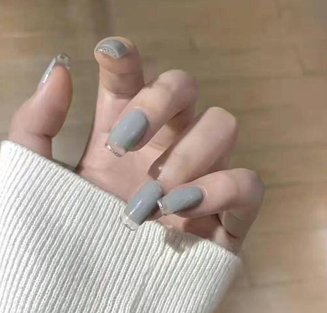 家务郭碧婷真有阔太范，做指甲都镶“金链子”，果然是不用做家务的人