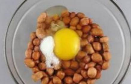 做法|挂霜花生不用买,教你一招自己在家做,更营养美味,吃起来更过瘾