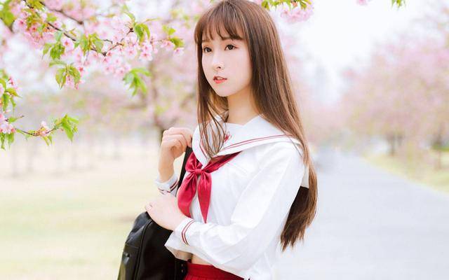 每天晚上都让爷爷搂着睡 18岁女孩的懵懂青春期让人受不了(2)