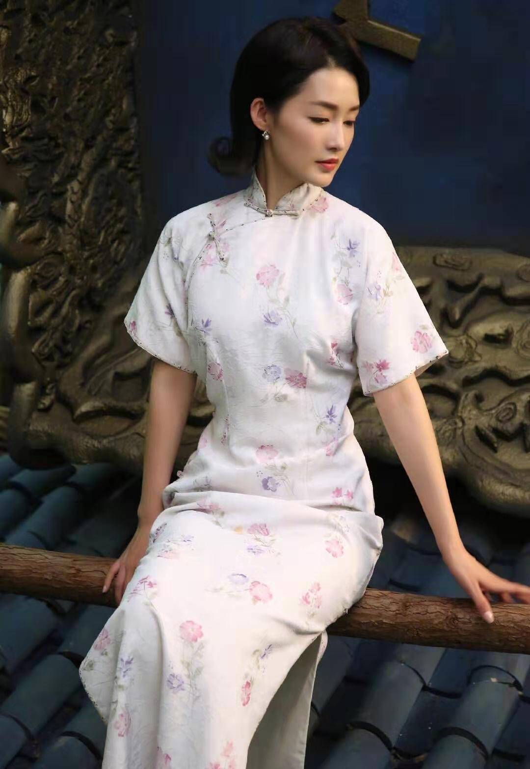 青春 29岁李沁换风格好美，身穿国粹“旗袍”饰林徽因，简直惊艳了时光