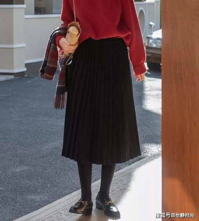 颜色 上了年纪的大妈,开春尽量别穿这3种衣服!廉价显老,拍照也很土