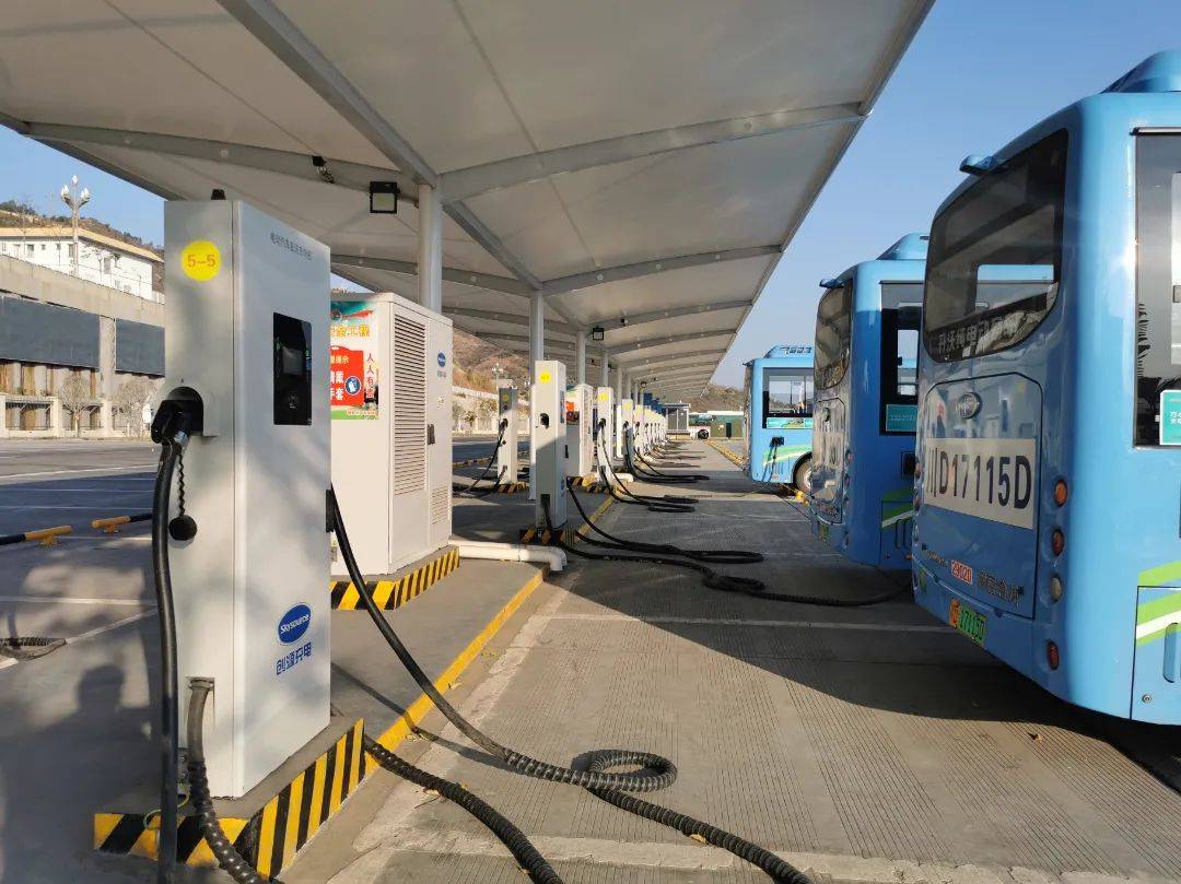 攀枝花火车南站25组公交充电桩投用仁和区加速推广新能源公交设施