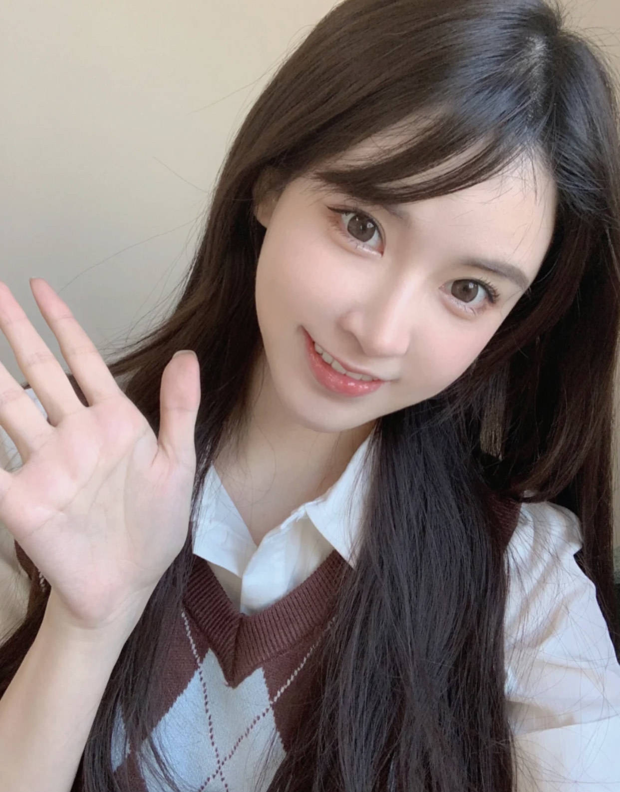 缺点有哪些适合素颜涂的口红呢？超显白的口红色号推荐