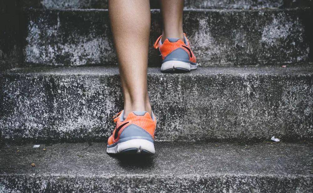 李少红|39岁明道无戏可拍，45岁吴京成150亿影帝：中年人不怕半坡，怕站着等死