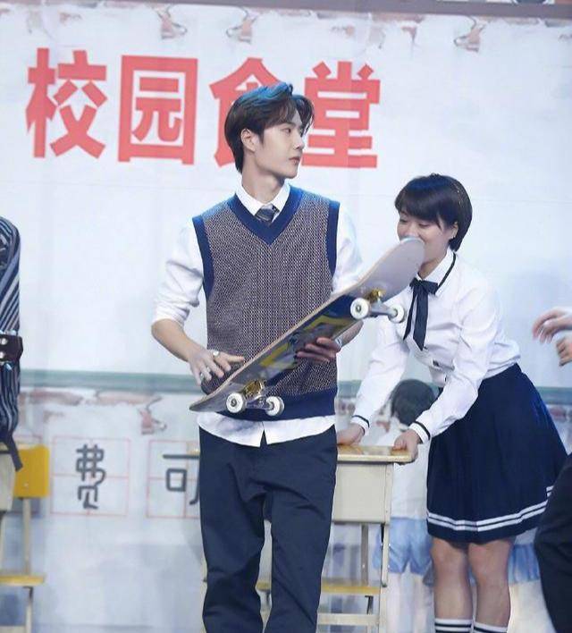 才艺|王一博在《天天向上》表演像小孩子给长辈展现自己新学到的才艺