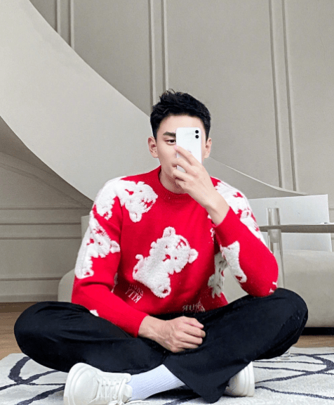 这高挑的身材,用行走的衣架子比喻也不为过.