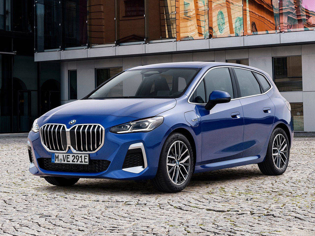 超大双肾双联屏海外试驾2022款宝马2系多功能旅行车