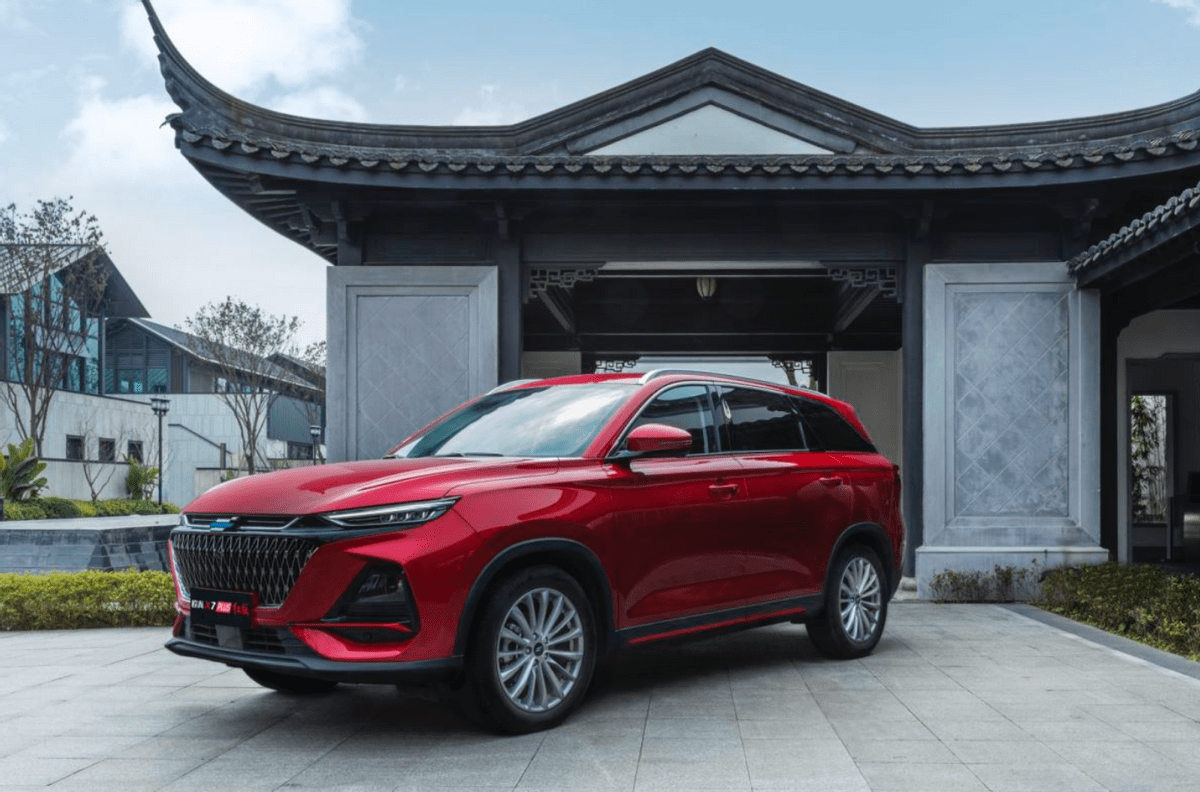 10万级家用车中 这款国产suv把红色玩得最高级 乐惠车