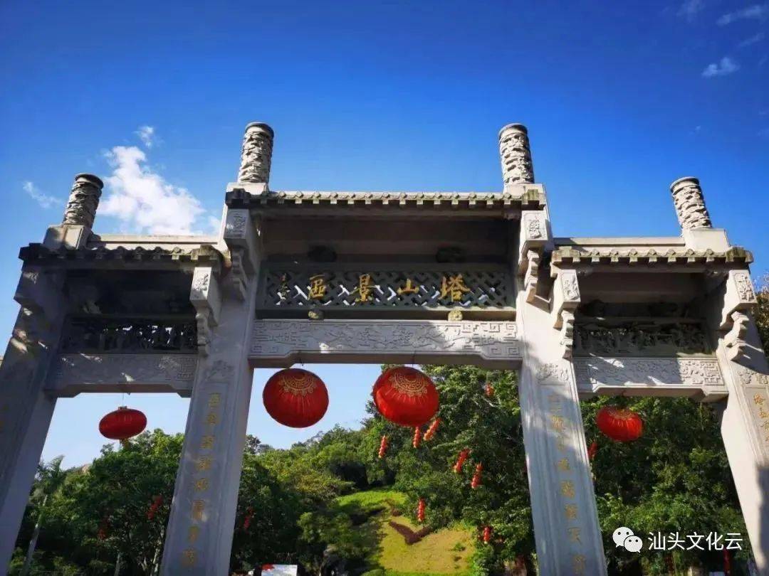 与金平区隔海相望,东连濠城,南面濠江,北临汕头港,礐石风景区由啸石