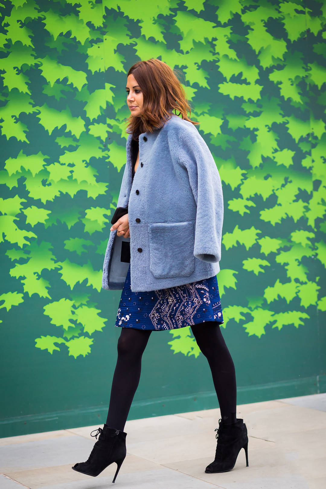 短裙 秋冬必备的打底袜，怎么穿才不会太土气？从挑选到搭配都很关键