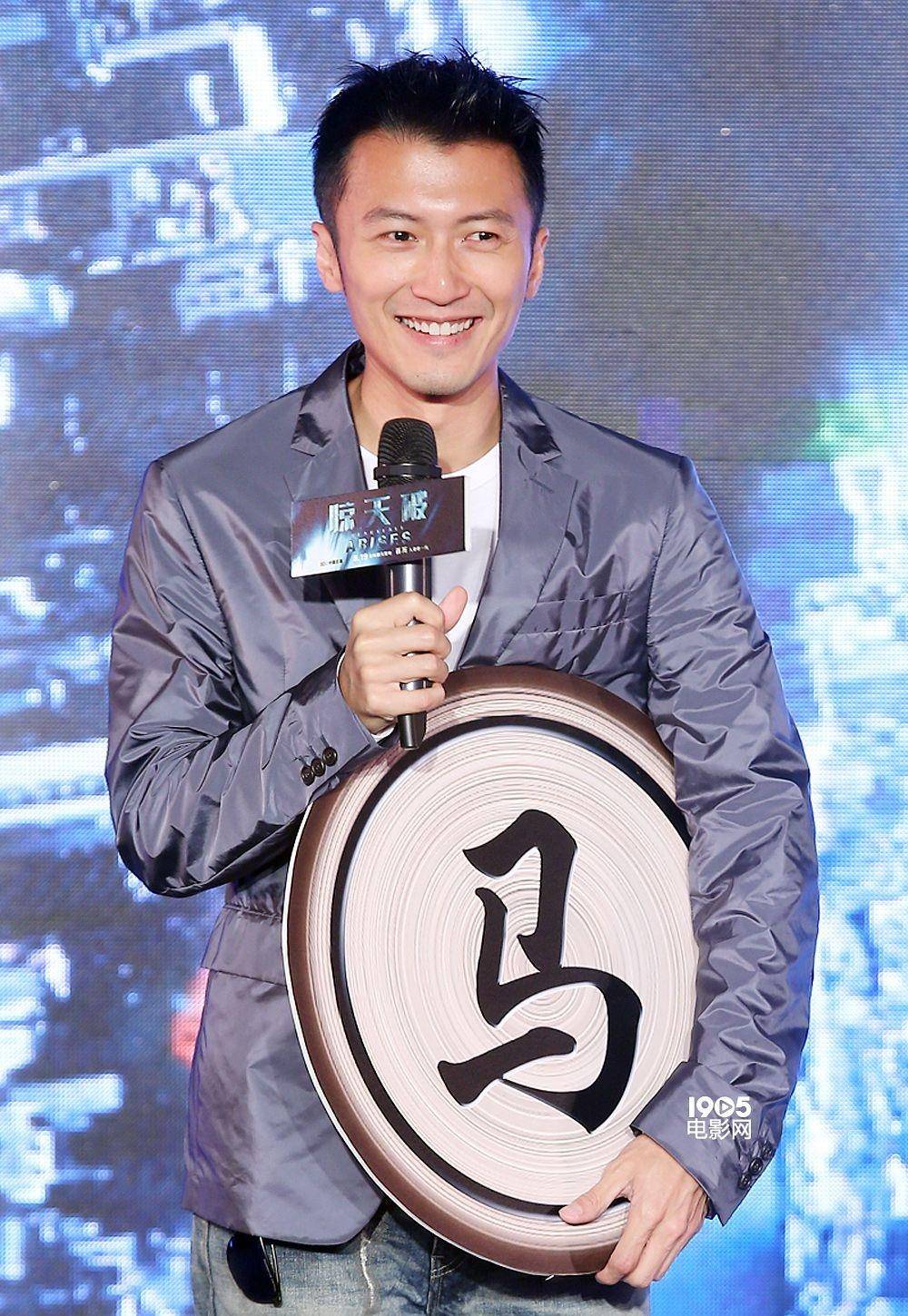 海关|回港拍片!谢霆锋新片被传多人中招,安全起见延迟3星期拍摄