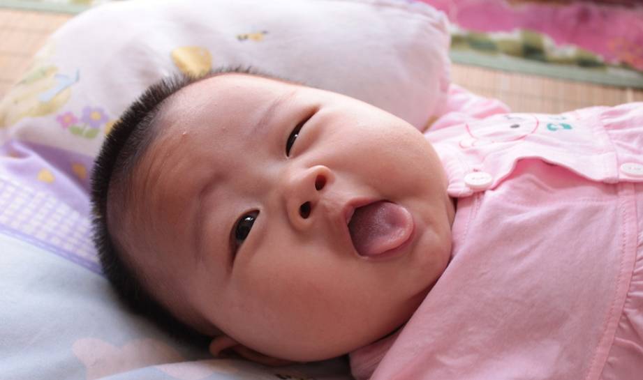新生儿几个月可以看到人 3bbf86f691f24635964a5996f4ab55d6.jpeg