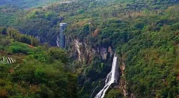 1999年贵州马岭河风景区缆车高空坠落幸存儿被韩红养成才