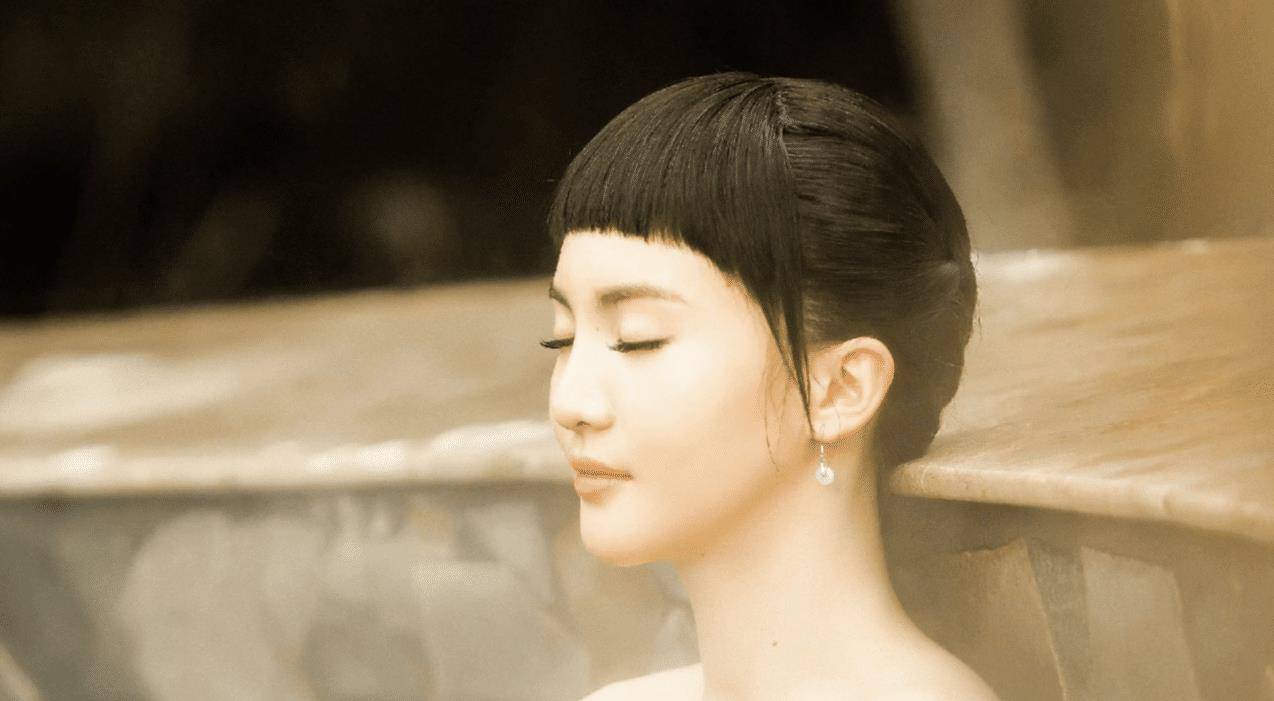 因为瘦脱相的10位女星：皮肉流失，行走的骷髅，瘦成纸片人真的不好看