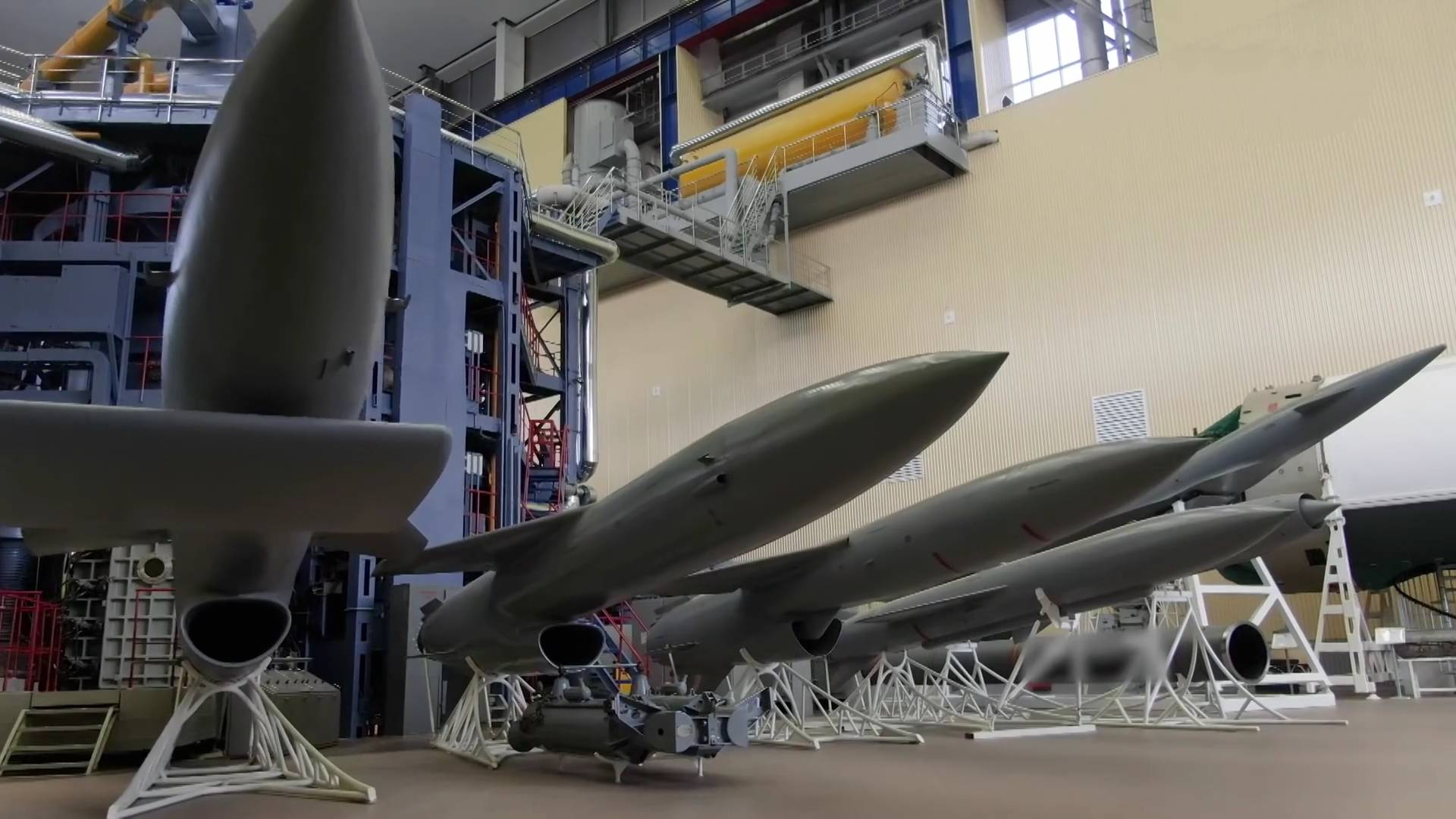 原创首次曝光10马赫高超音速导弹扑向航母靶标外形至今保密