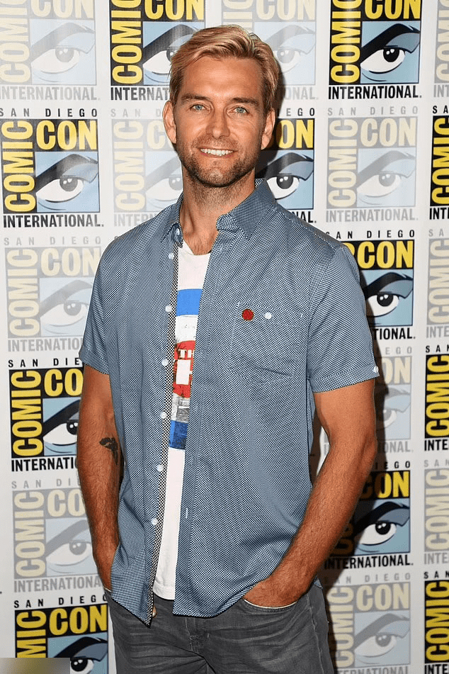 46岁的安东尼·斯塔尔是一位新西兰演员,他在2004年拍摄《寻宝假期》