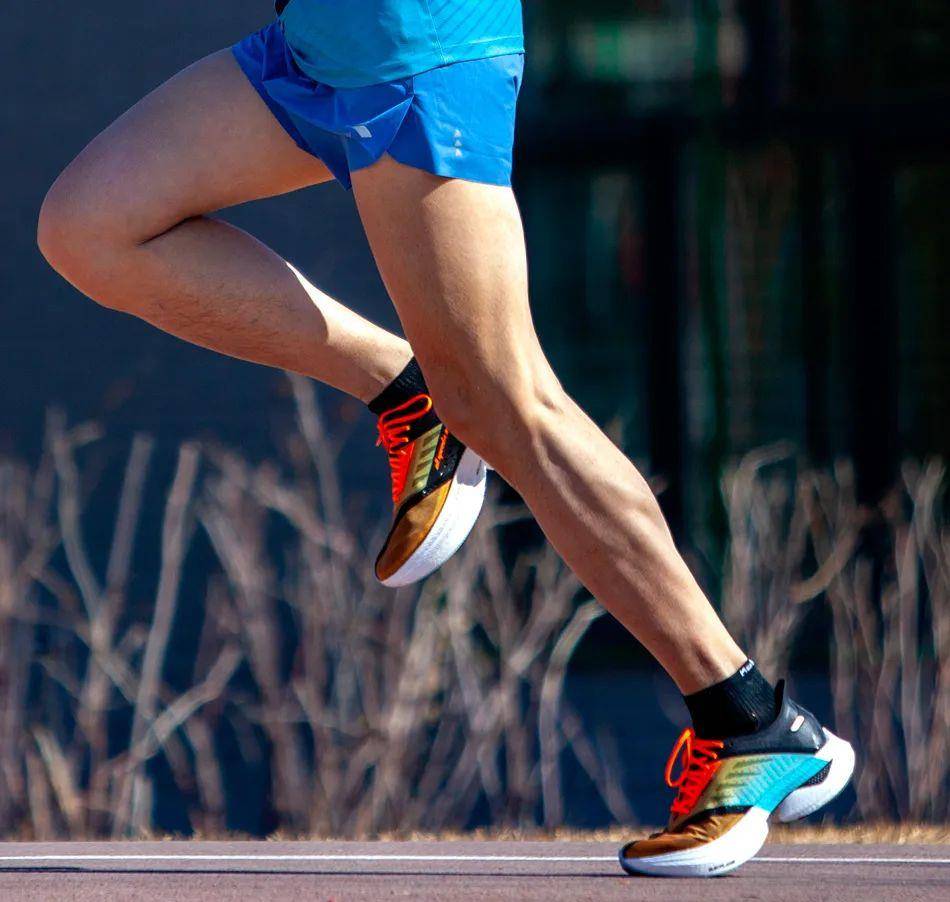 科技史上最大碳板增强推进力，361°新款飞飚跑鞋到底能有多快？