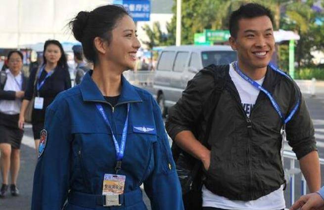 戚薇36岁佟丽娅老成这样?黑眼袋严重吓坏众人,粉丝:丫丫擦下眼霜吧