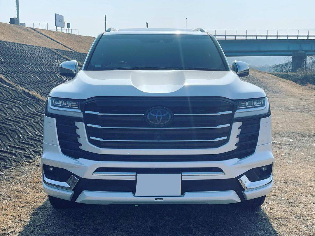 新款陆巡lc街头实拍,层次感十足,宽体车身更运动,更霸气_搜狐汽车