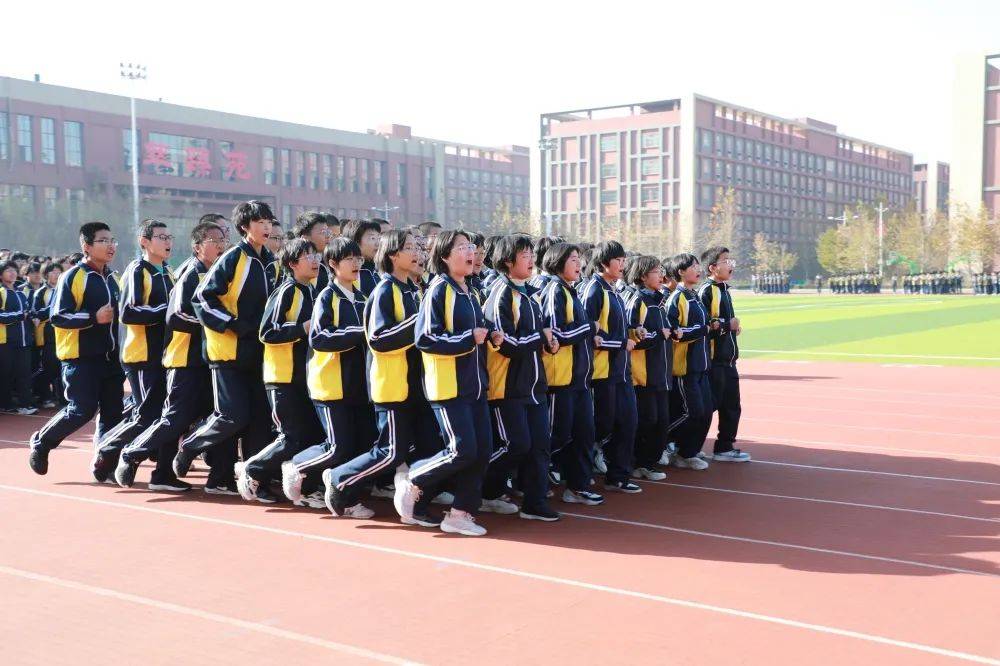 衡水安平志臻学校少年课间跑操健体魄青春步伐展风采