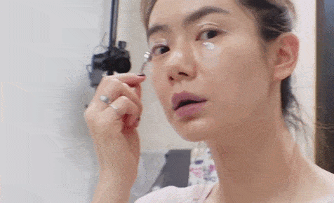 戚薇36岁佟丽娅老成这样?黑眼袋严重吓坏众人,粉丝:丫丫擦下眼霜吧