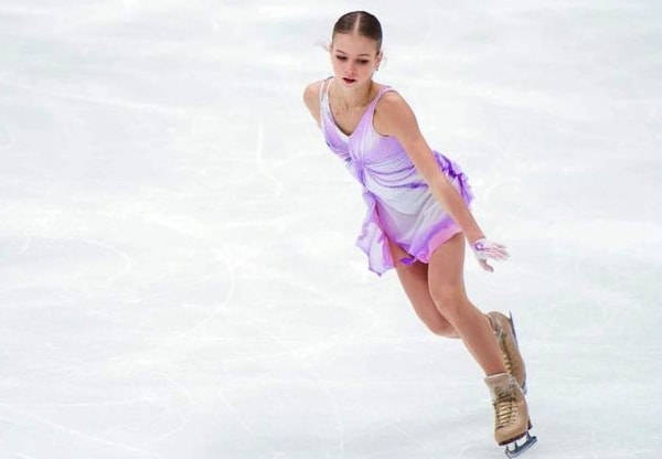 原创特鲁索娃奥运摘银又惨遭禁赛后如今仍在苦练招牌4周跳太美了