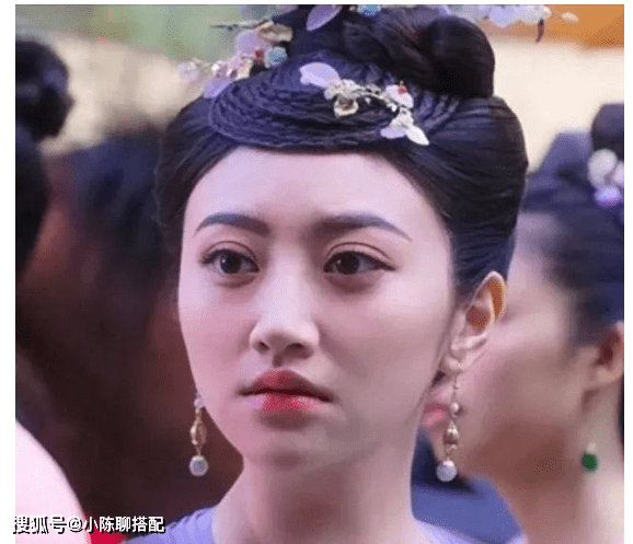 才拉牙突不要紧，“眼凸”才拉垮，死鱼眼显凶又老态，孙俪都深受其害