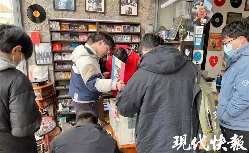 顾客|大叔卖唱片20年，&quot;生活离不开音乐&quot;