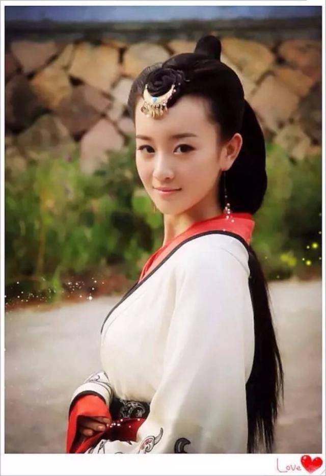 张萌张檬霸气回应整容，现已取出假体，慢慢恢复的她越来越美了